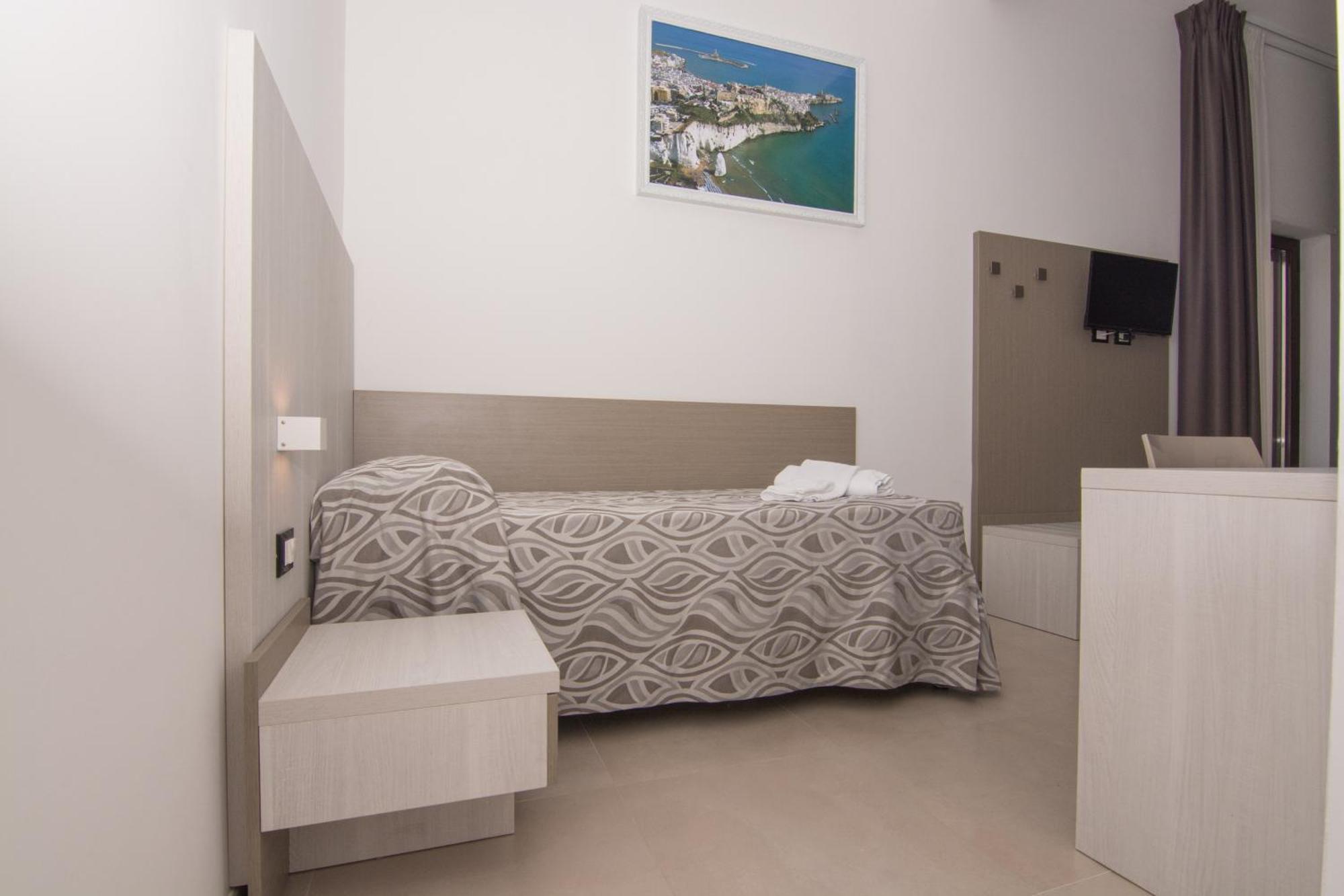 Hotel La Caravella Vieste Room photo