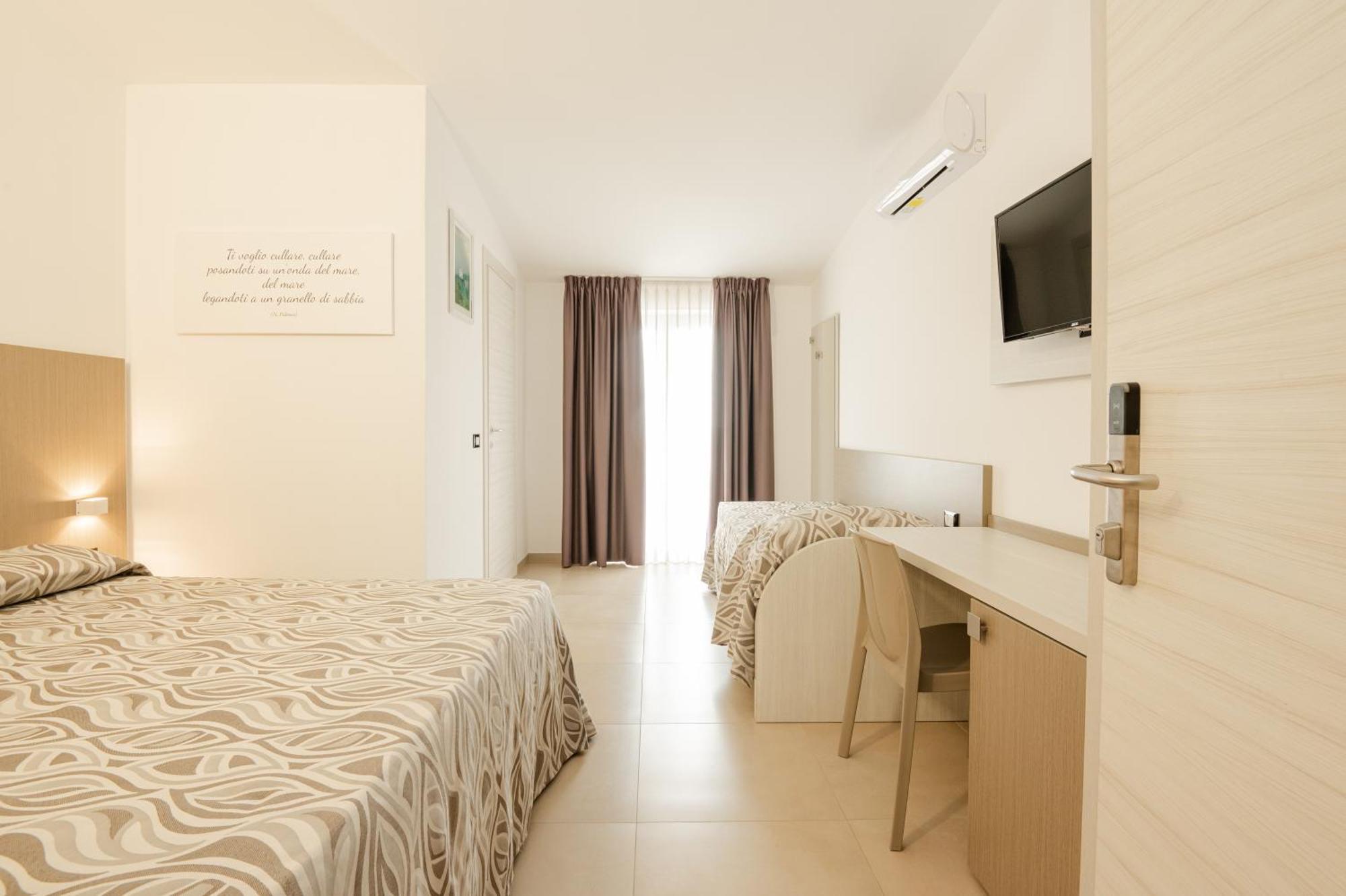 Hotel La Caravella Vieste Room photo